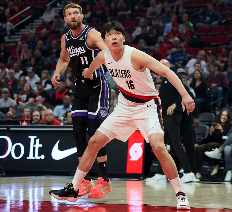 杨瀚森季前赛爆发：2分钟10分+单节5中5轰14分引全场沸腾