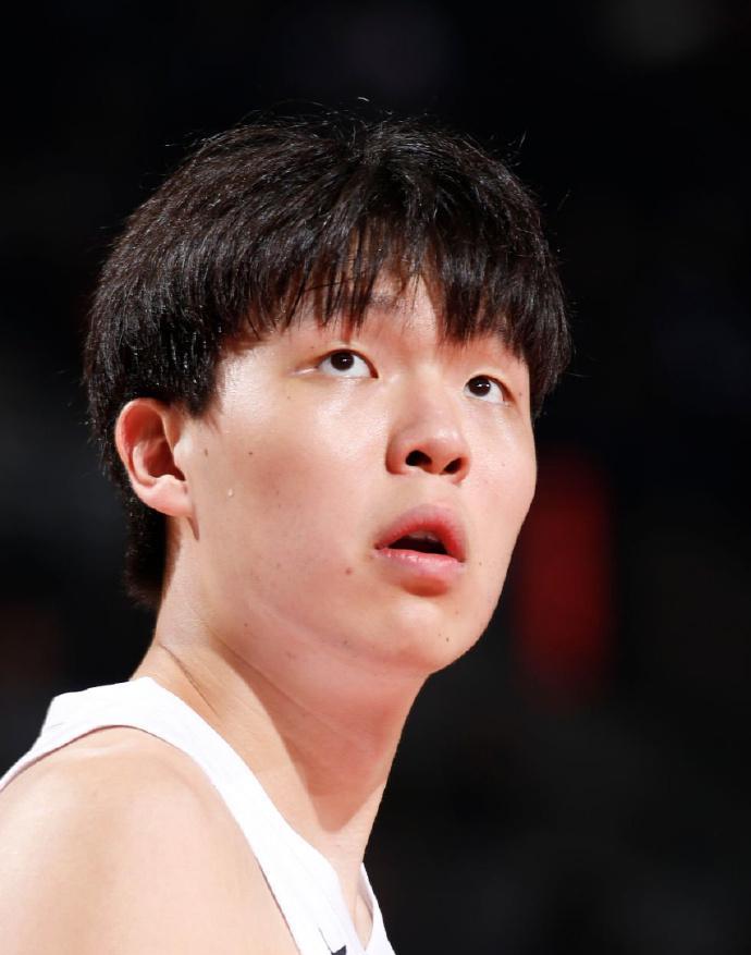 杨瀚森16分引热议：中国篮球人才远超足球？真相如何？