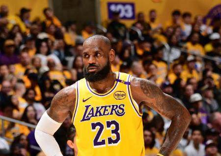 詹姆斯伤病或超3个月 湖人球星面临长期缺阵危机
