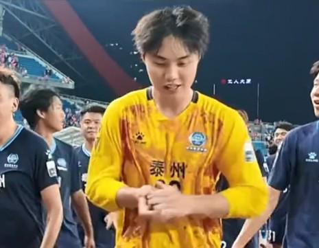 18岁门将戴曜城升入亚泰一线队，曾代表泰州队征战苏超