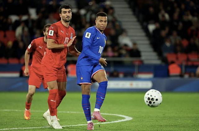 德尚谈姆巴佩伤情：右脚踝撞击后好转，暂无严重担忧