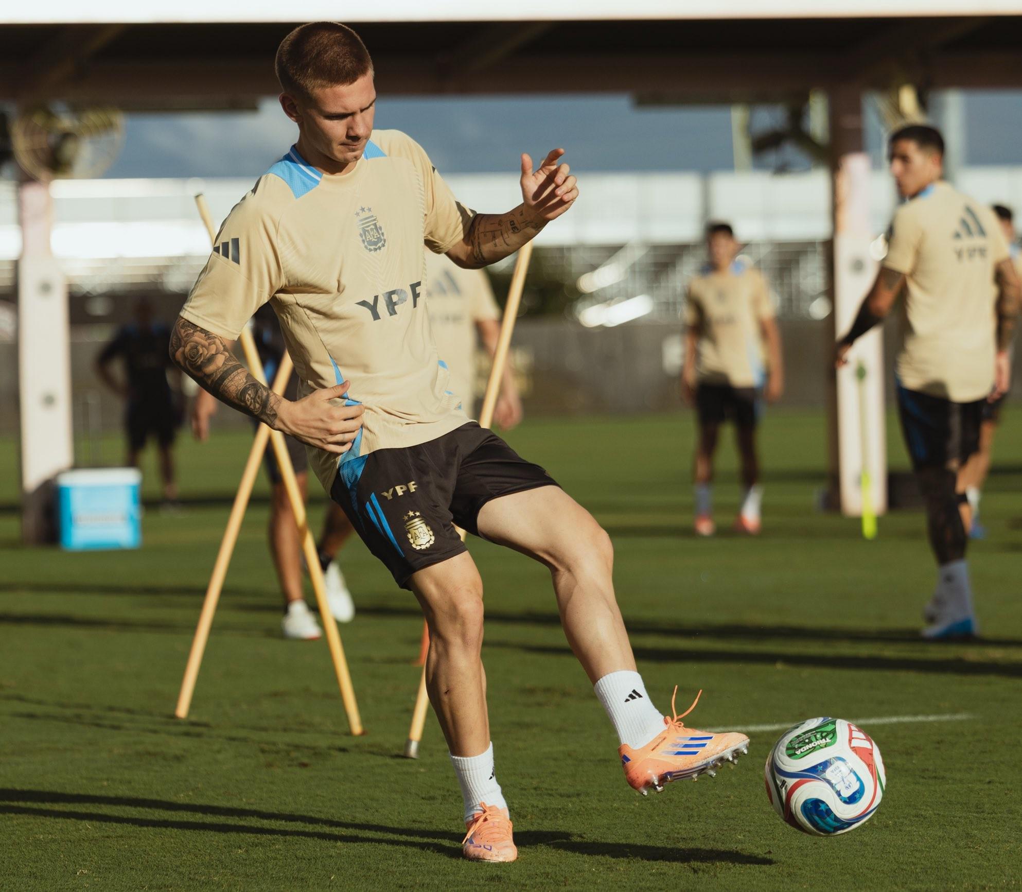 阿根廷队官宣：马斯坦托诺左大腿拉伤，将缺席两场友谊赛