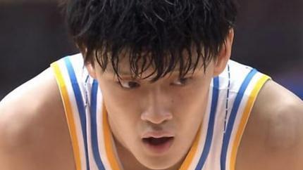 NBA季前赛：开拓者险胜国王，杨瀚森16分展现潜力