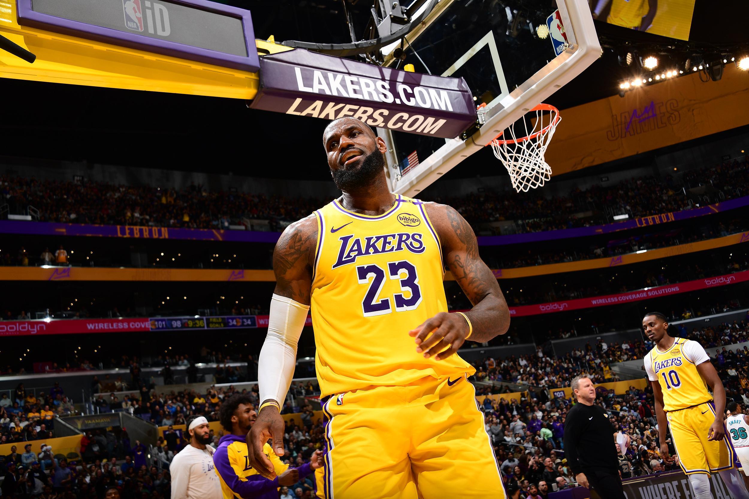 湖记爆料：詹姆斯缺席期或观察湖人表现，表现不佳或离队