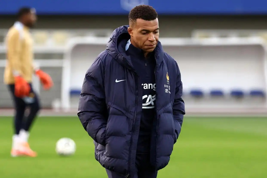 姆巴佩步登贝莱后尘！法国队比赛再遭伤病，康复成谜