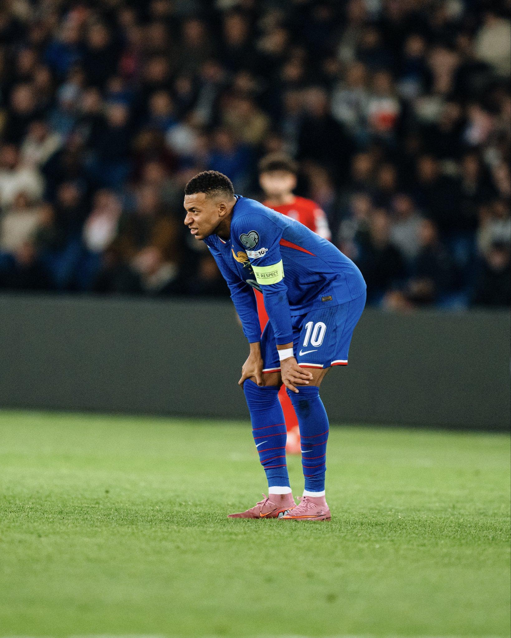 法国队官方确认:姆巴佩右脚踝受伤退出集训,已返回皇马