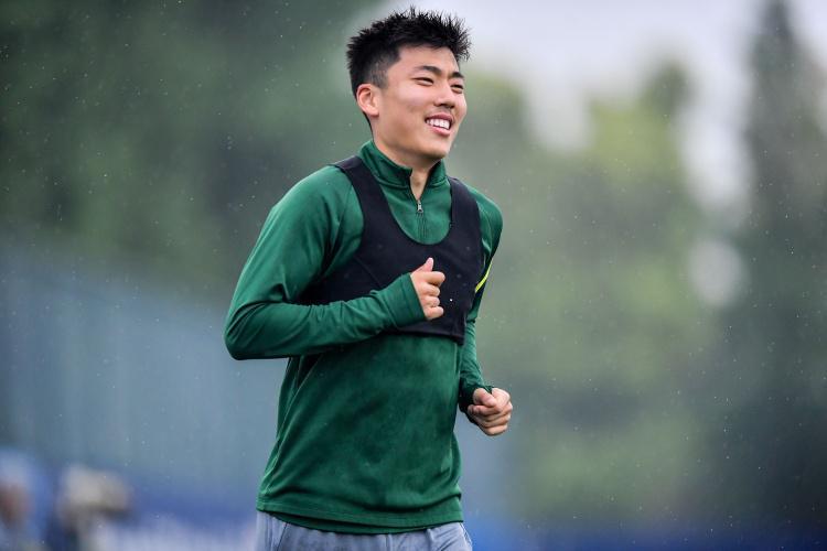 24岁前国脚何朕宇复出！加盟乌兰布察队征战蒙超联赛