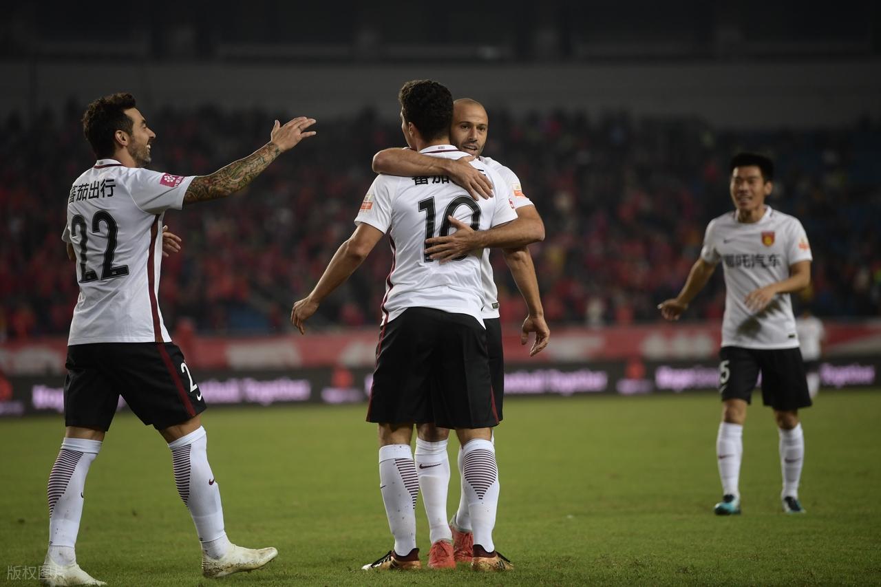 前中超外援炮轰中国球员：高薪低能，自诩球星实则不会踢球