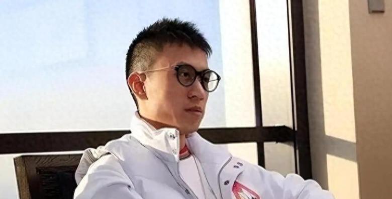 秦奋：3.6亿飞机、千万名表背后的神秘富二代