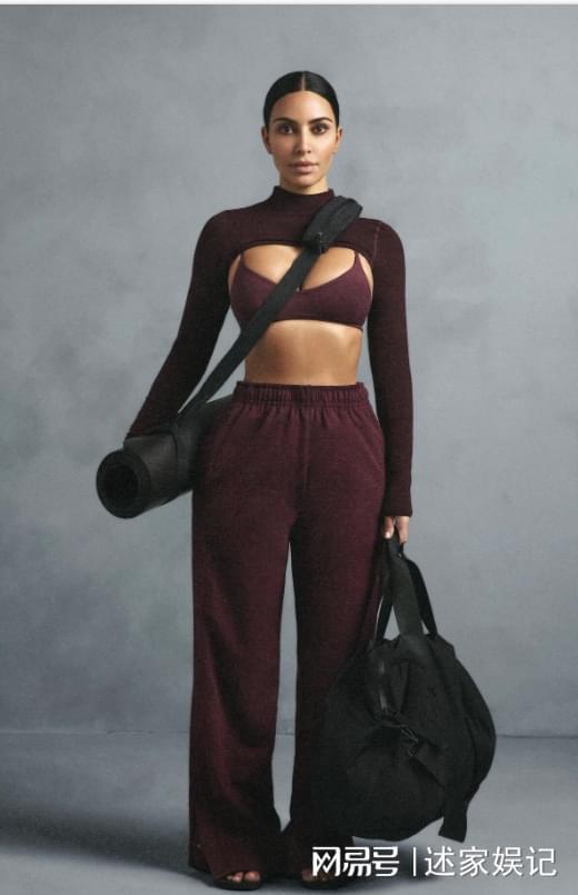 金・卡戴珊运动服代言造型解析：性感与酷飒的完美融合