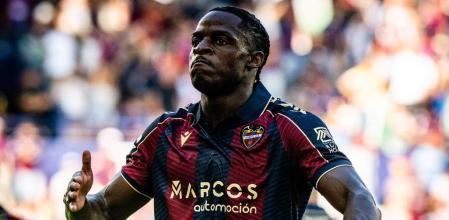 世体：莱万若不续约，巴萨或签下喀麦隆新星埃永