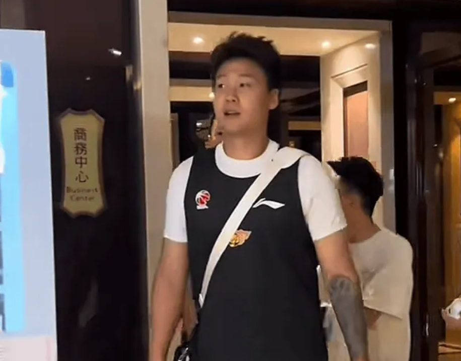 赵睿身披宏远战袍备战全运会，球迷直呼青春回归