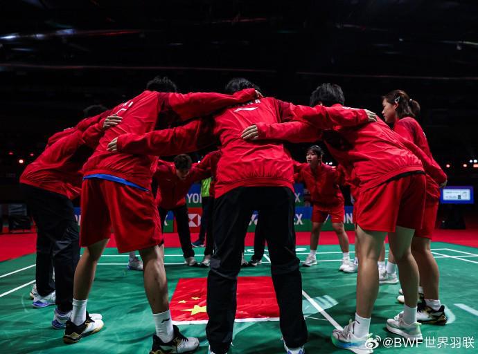 中国队2-0完胜印尼 夺2025羽毛球世青赛混团冠军 谌龙执教