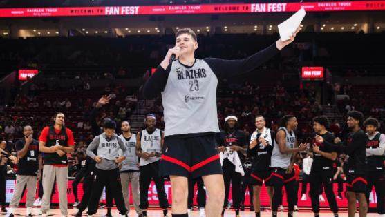 克林根首发地位受挑战！杨瀚森季前赛爆发或逆袭