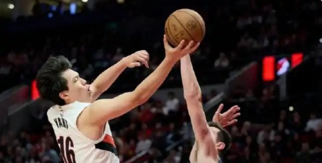 杨瀚森季前赛爆发！超强适应力助其快速立足NBA