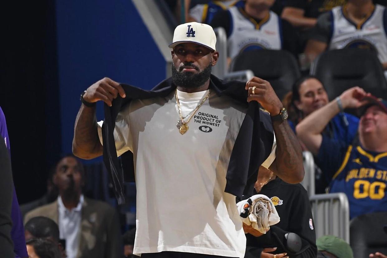 詹姆斯或缺席至少5场！湖人新赛季走向引关注