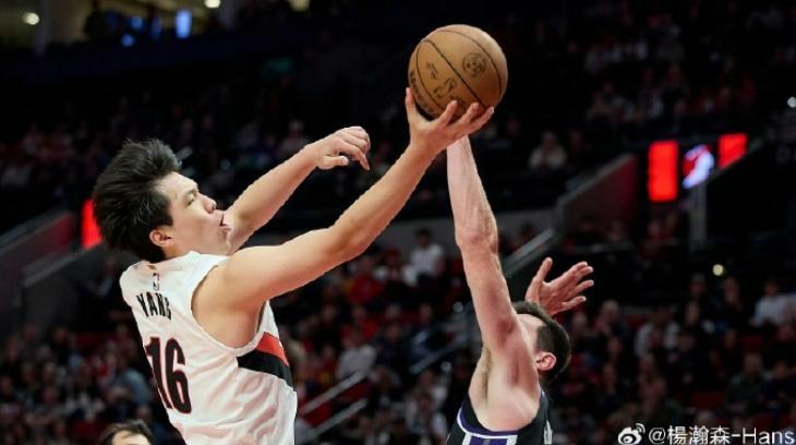杨瀚森单节14分创佳绩，NBA官方祝贺，主帅比卢普斯盛赞