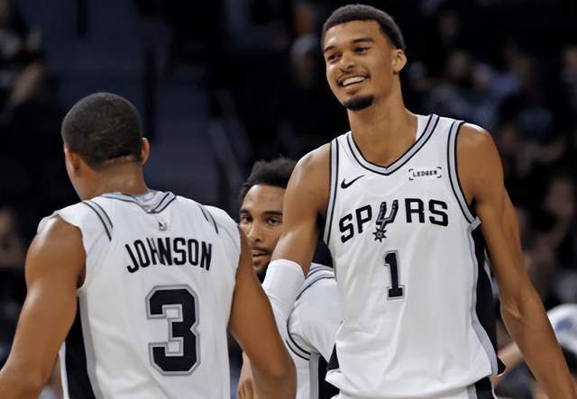 马刺季前赛险胜爵士：文班亚马22+7，哈珀神似哈登，三少雏形初现