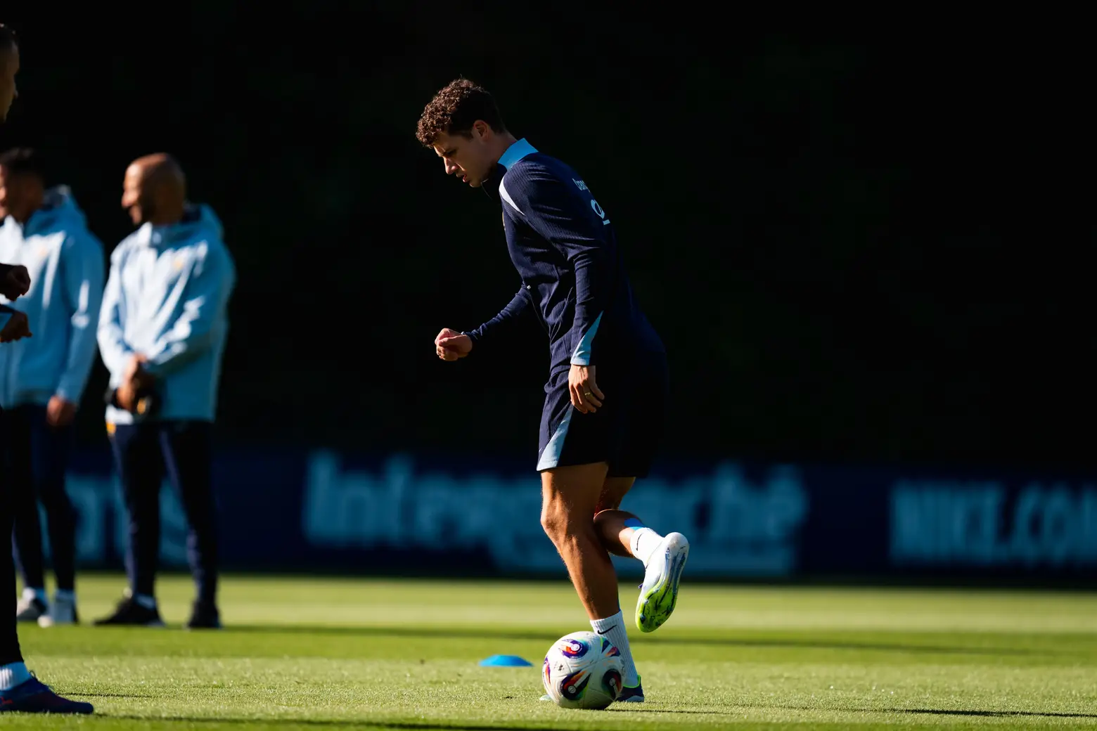 法国队补招马赛后卫帕瓦尔，科纳特因伤退出国家队