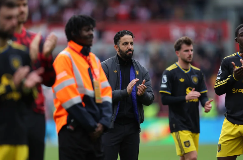 曼联废柴德里赫特强势崛起 三项数据领跑全队 阿莫林体系激活他