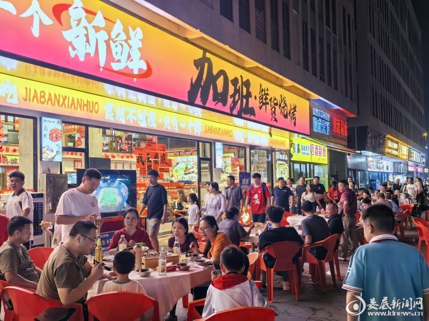 湘超点燃娄底夜经济：消费狂欢助力城市活力升级