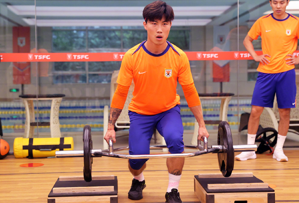 泰山队双外援韩国观战巴西赛，泽卡表态全力收官，浙江热身6-2