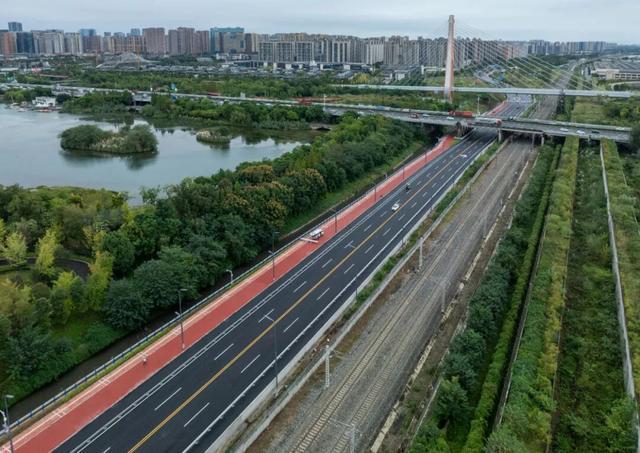 成都铁东快线全线通车 缓解剑南大道益州大道交通压力