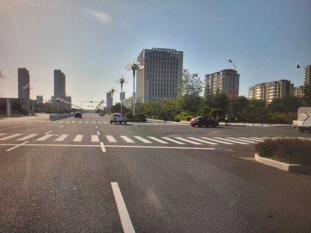 警车十字路口撞轿车判全责，车主质疑超速申请鉴定遭拒