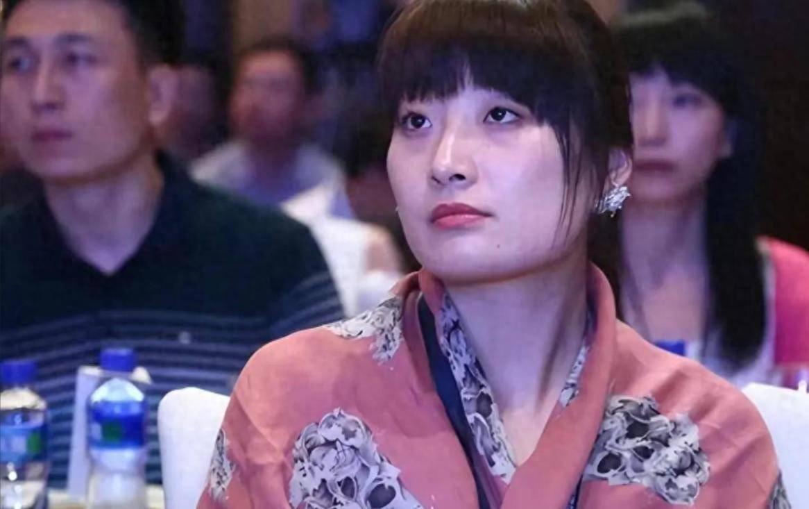 偷鸡不成蚀把米，本想揪出宗馥莉辞职幕后推手，不料自己被扒掉底