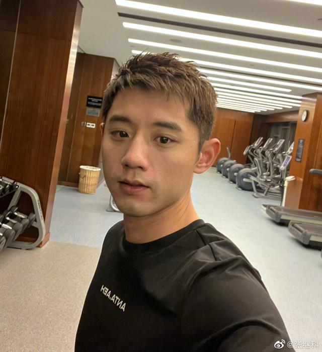 张继科直播带货引热议：30天销售额近250万，自信回应质疑