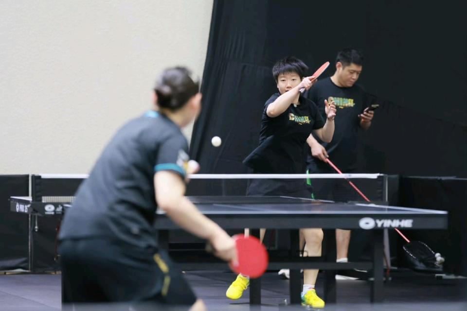 邱贻可揭秘印度亚锦赛：双人挤睡，壁虎蛤蟆齐现