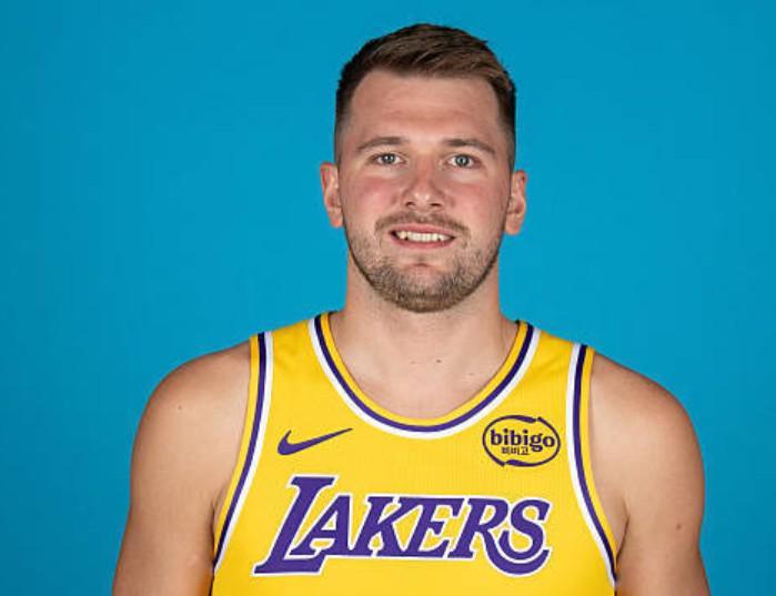 雷迪克确认：东契奇季前赛出战两场，斯马特明日湖人首秀