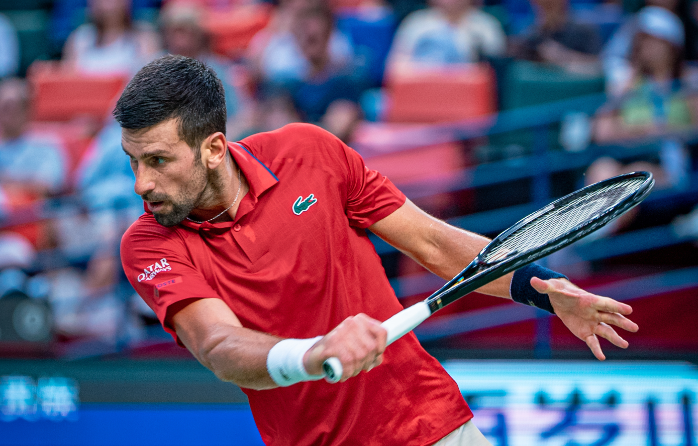 德约科维奇上海大师赛爆冷出局，伤病缠身仍获球迷致敬