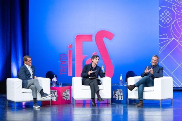 卡佩罗教练指南：从青训到管理，揭秘名帅成功之道