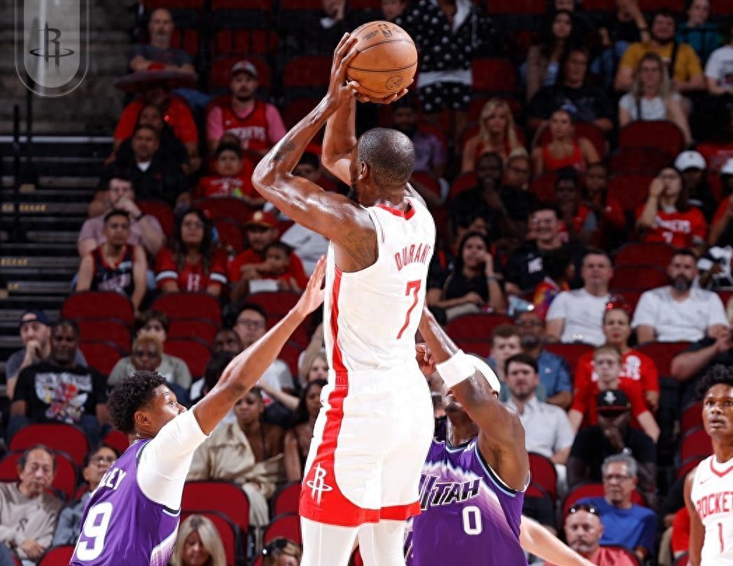 杜兰特火箭首秀20+2+3！与申京化学反应爆发，火箭未来可期