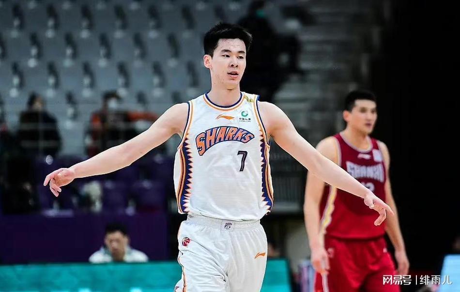 震撼！中国男篮锋卫郭昊文拒NBA合同，天赋引关注
