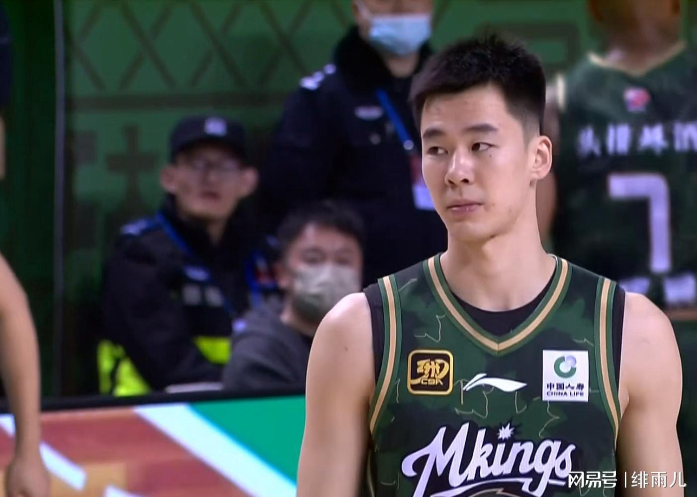 拒绝NBA活塞邀约！2米03后卫郭昊文回归CBA再迎巅峰