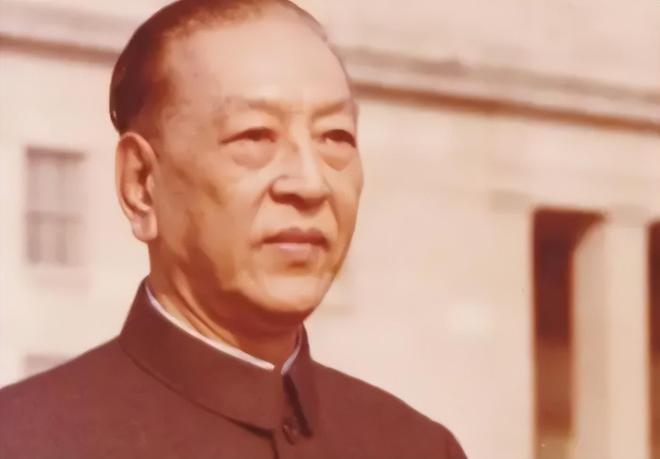 1950年国庆宴：瑞典将军质疑耿飚带兵数，将军回答震撼全场