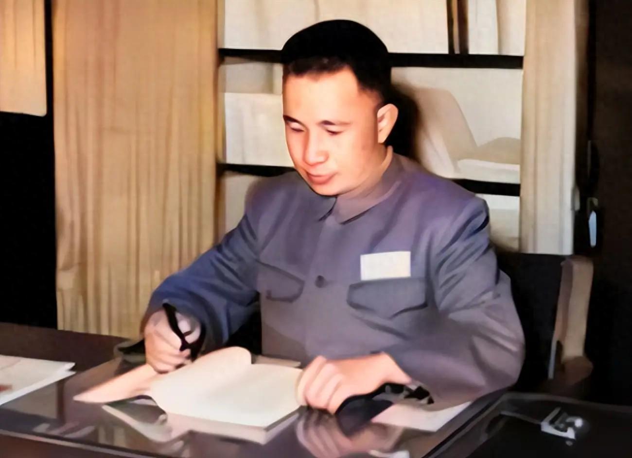 红军营长中弹牺牲，粟裕悲痛无比，42 年后营长突然登门拜访