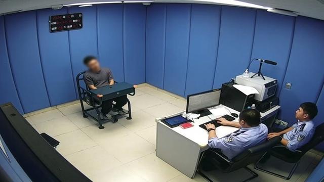上海地铁车厢摆拍理发事件：4人因扰乱秩序被行政处罚