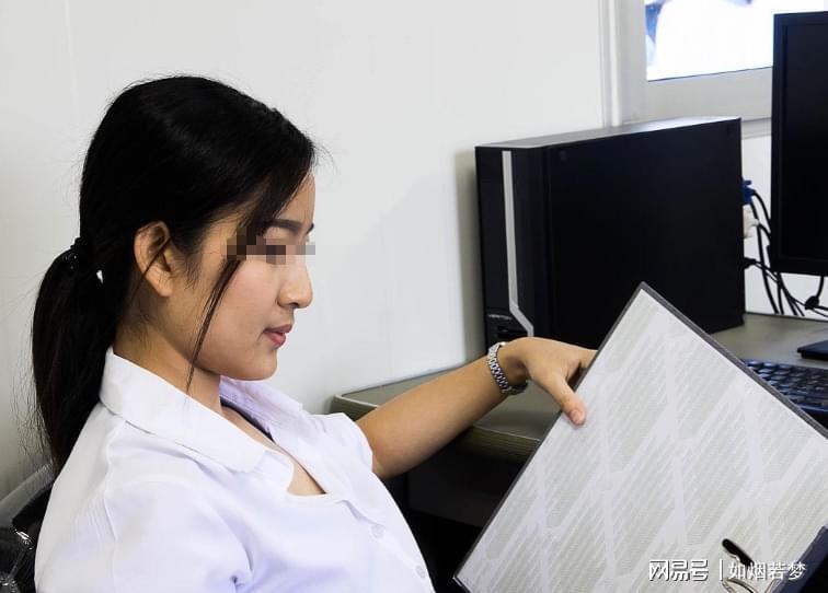 我把婆婆送的饺子转给大姑姐,没想到她当晚出事,检测出来后我懵了