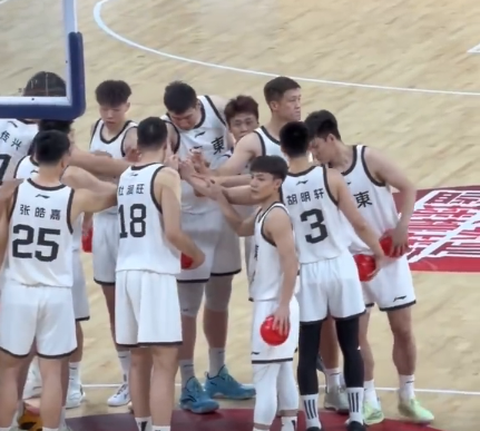 广东全运男篮双杀美国ABA队 徐杰14分领衔，赵睿胡明轩低迷