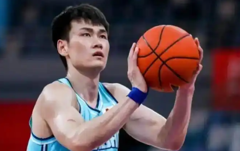 广东热身赛锋线告急！三号位依赖王睿泽，四号位老将状态堪忧