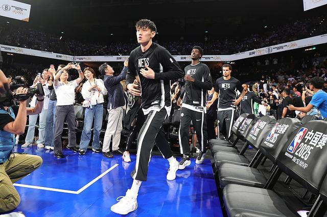 NBA中国赛：篮网险胜太阳，曾凡博未获登场机会引关注