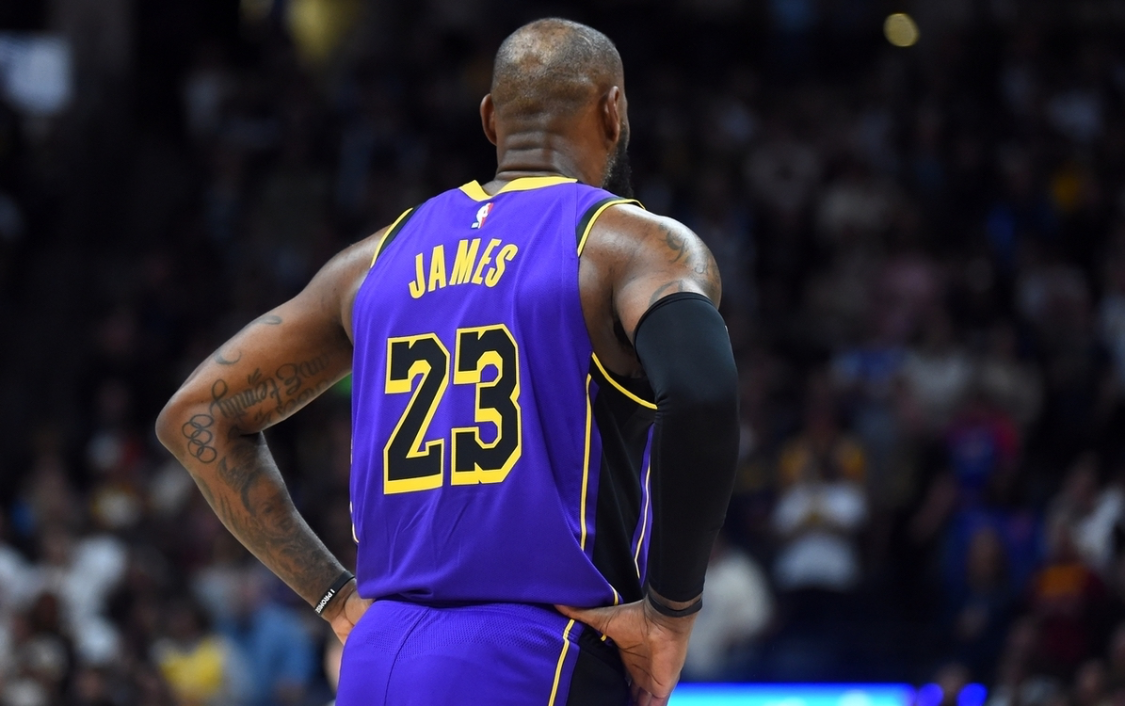阿里纳斯力挺詹姆斯：22年为NBA代言，个人广告遭喷引热议