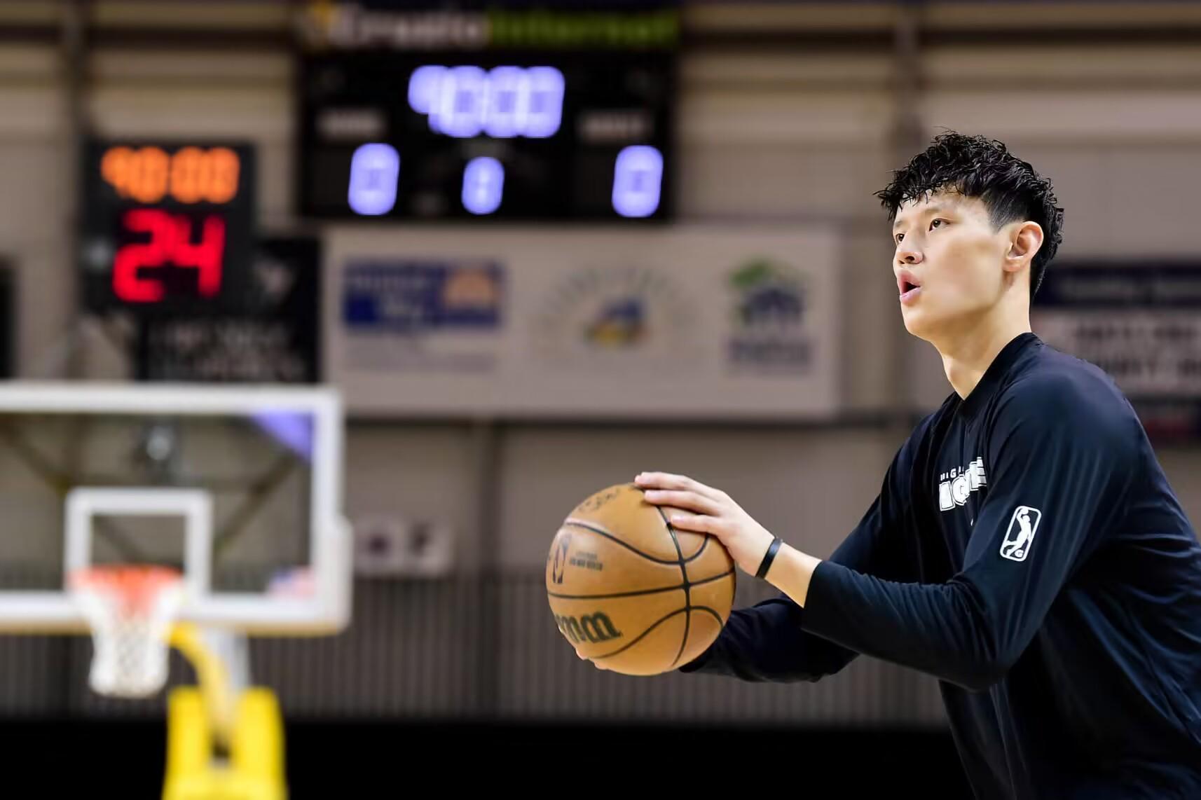 媒体人揭秘：曾凡博3月获NBA球探盛赞，4月伤病成追梦阻碍