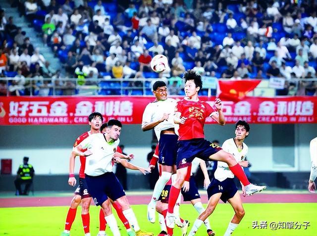 肇庆体育中心国际足球友谊赛：金利诚峻队4:1胜巴西银河联队