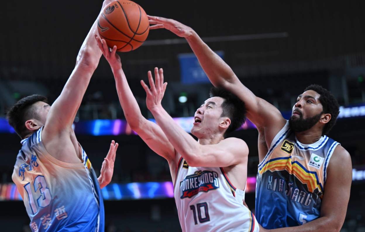 季后赛低迷！同曦2米03后卫郭昊文能否在CBA证明自己？