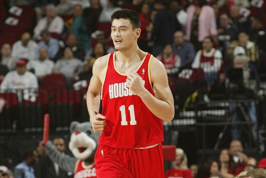 姚明45岁起每月领1.3万NBA退休金，退役球员福利全解析