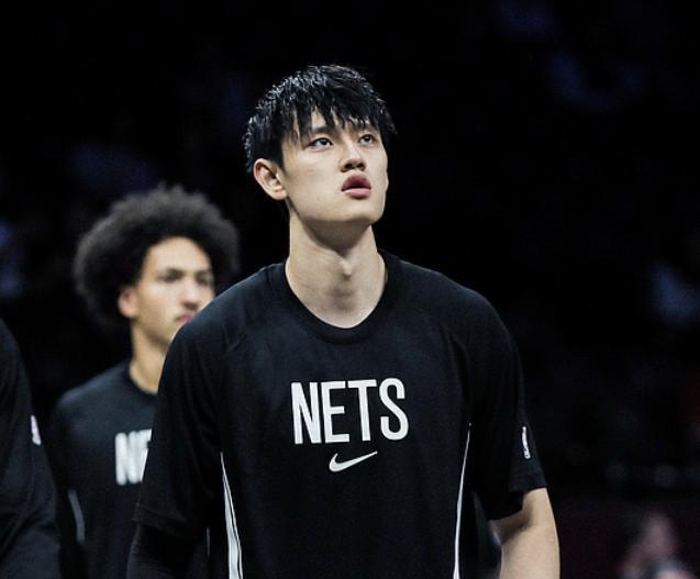 京媒评曾凡博：获双向合同留NBA前景存疑